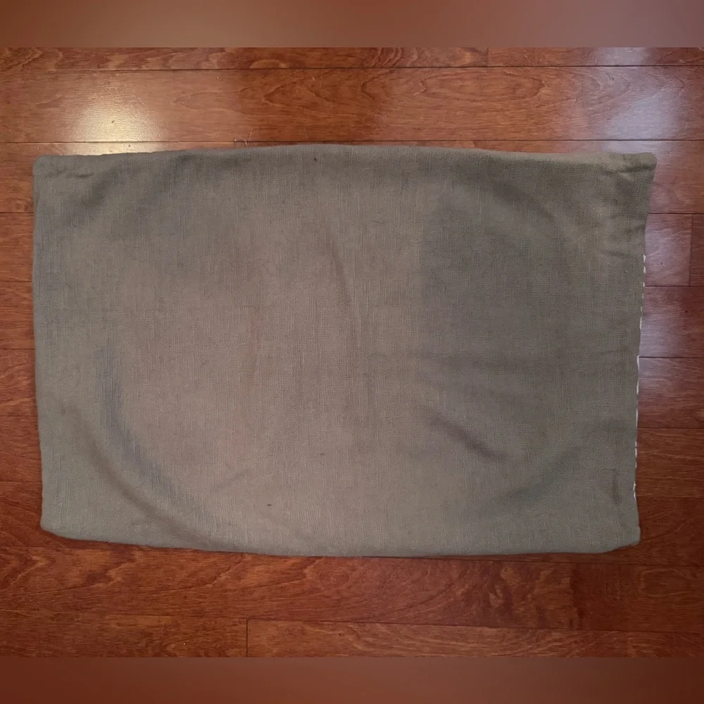 Pottery barn crewelwork pillow cover, 16x26, like new